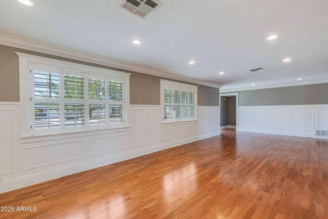 Building Photo - 4302 E Whitton Ave