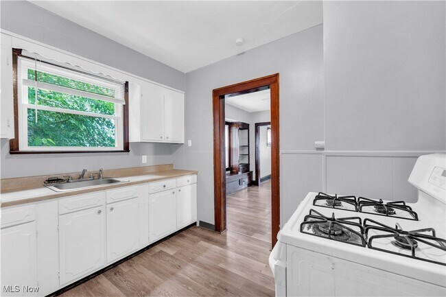 Building Photo - 3420 W 117th St