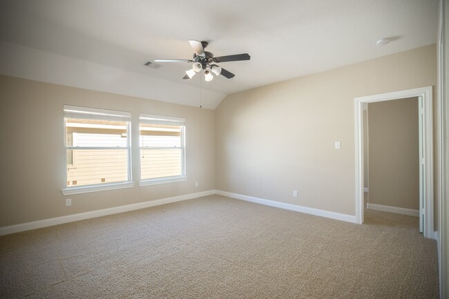 Building Photo - 2 Hadlock Pl