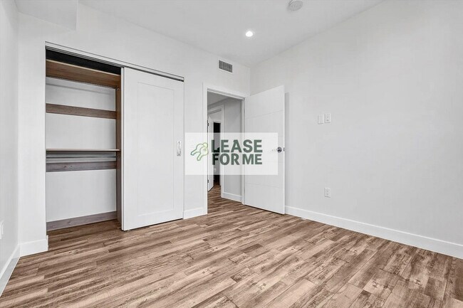 Building Photo - 1538 S Wilton Pl