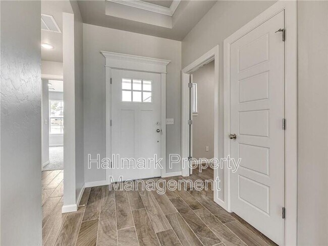 Building Photo - 4037 Hart St