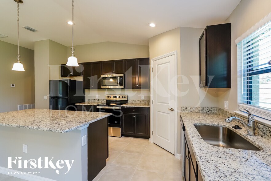 Building Photo - 2616 30th St SW