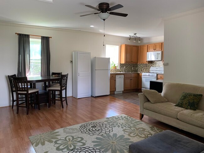 Building Photo - 340 NH-45