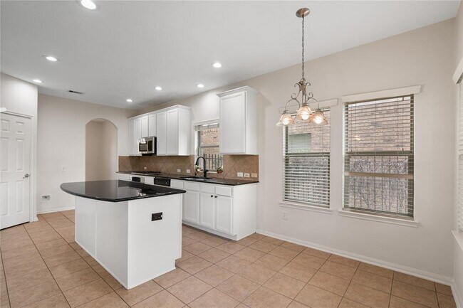 Building Photo - 114 E Lasting Spring Cir