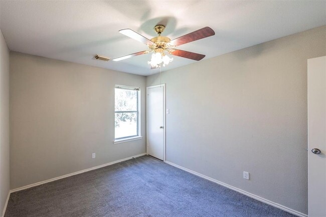 Building Photo - 9402 Calwood Cir