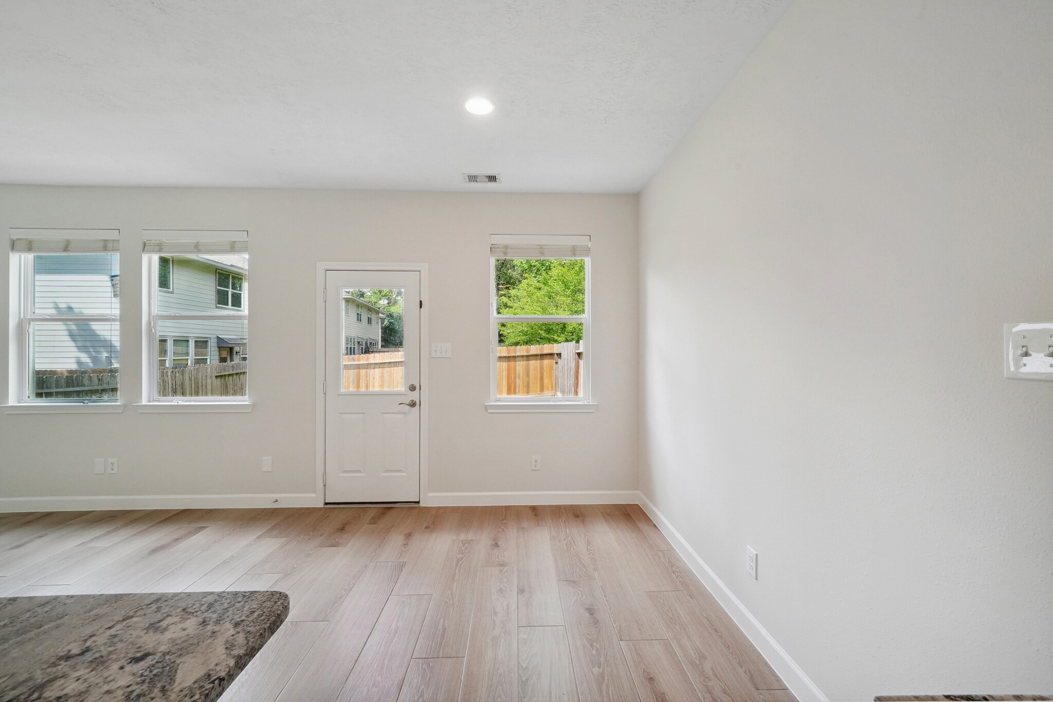 Building Photo - 10 Fairlee Ct