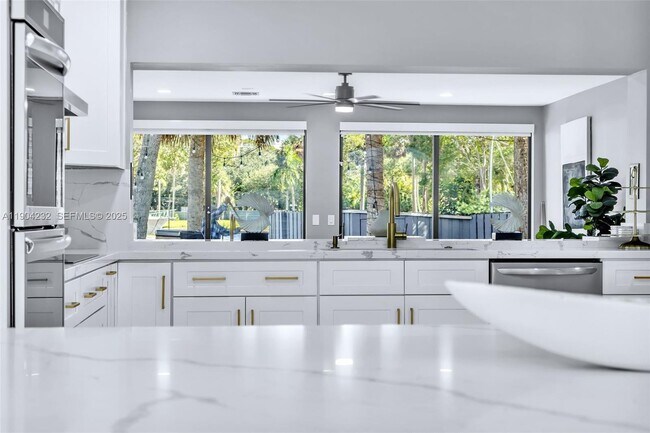 Building Photo - 1030 SW 14th Terrace