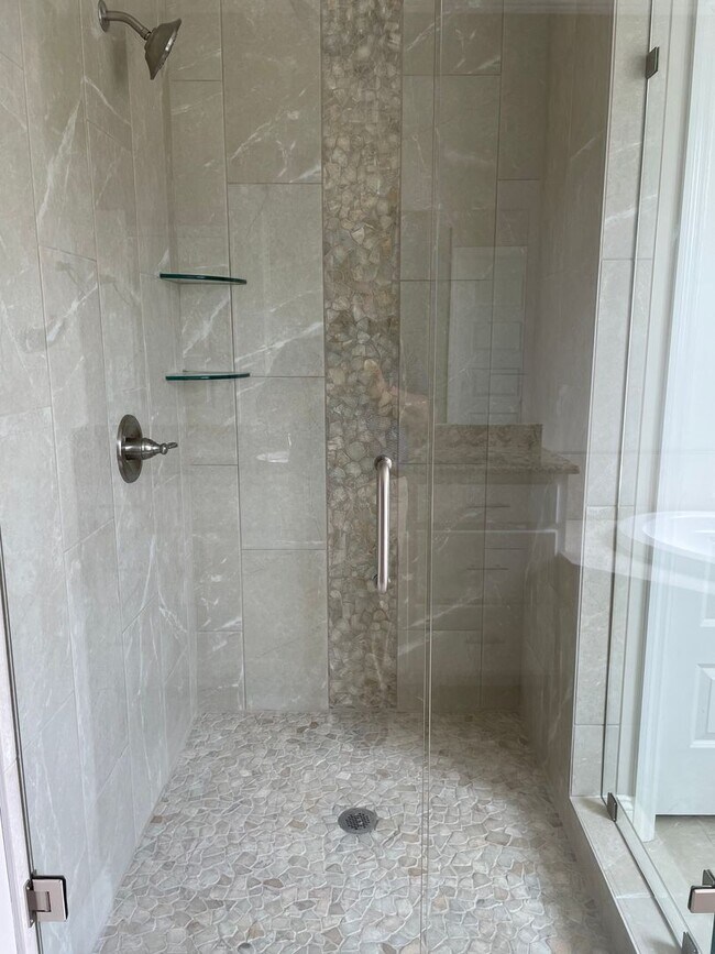 Building Photo - 4 Bedroom/3.5 Bath Home in North Lowndes C...