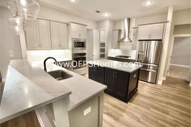 Building Photo - 1438 E Shores Blvd