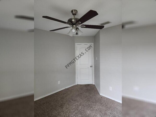 Building Photo - 12112 Castleford Way