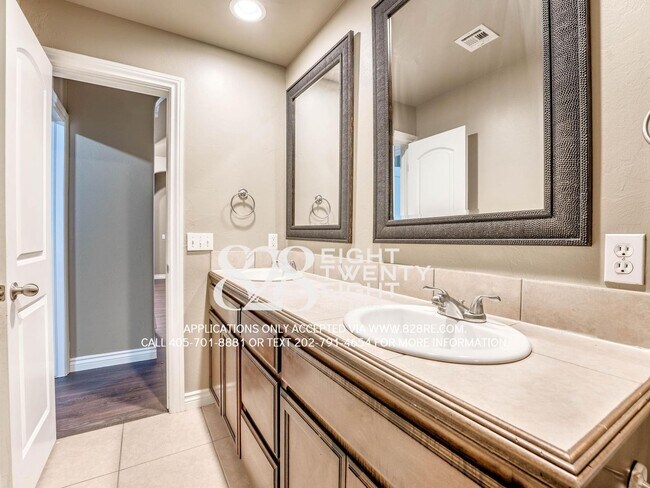 Building Photo - NEW TO THE MARKET!  Spacious 4 Bed/2 Bath Near very Close to Campus!!