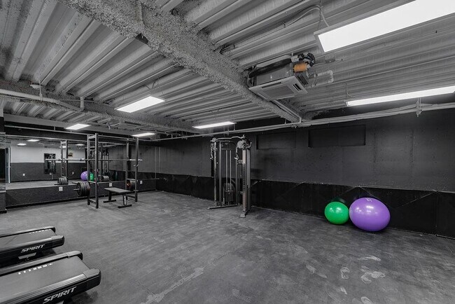 Building Photo - 253 Academy St