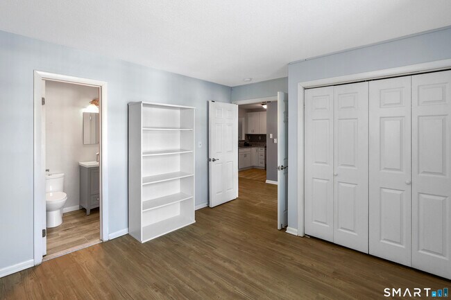 Building Photo - 107 Country Club Ct