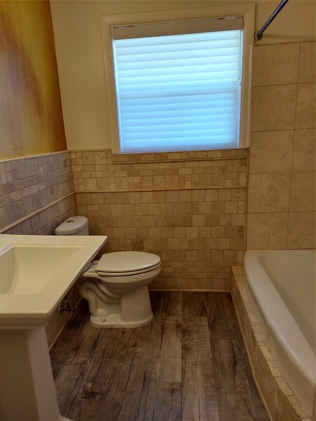 Building Photo - 2821 Eastgrove Ln