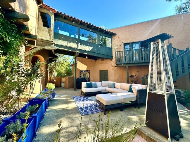 Building Photo - Custom Designer Mediterranean Style Home, 5 BR, 4.5 BA with Pool