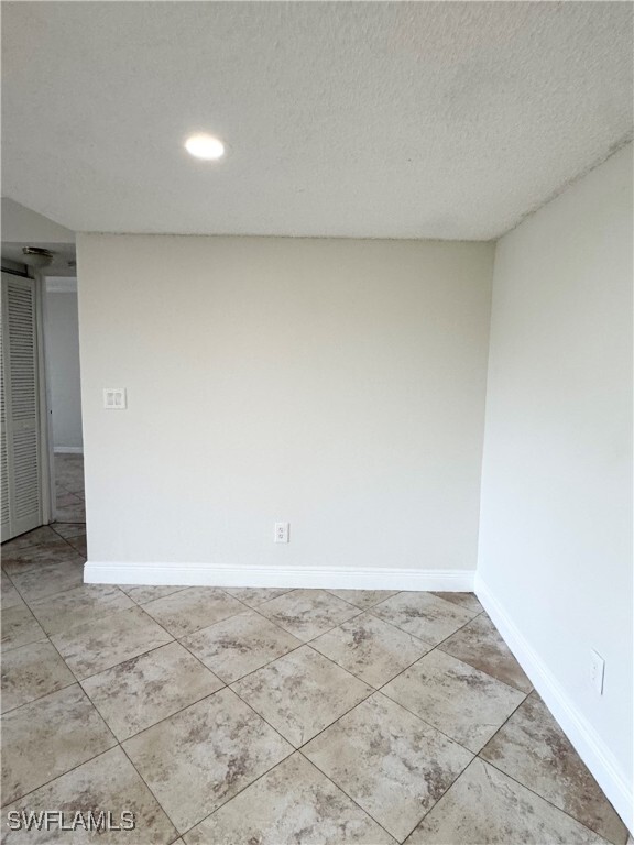 Building Photo - 169 Santa Clara Dr
