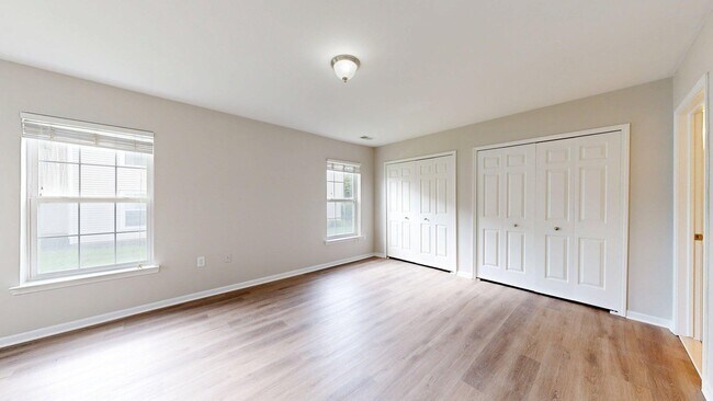 Building Photo - 2790 S Knightsbridge Cir