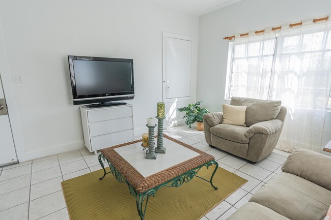 Building Photo - 900 NW 17th St