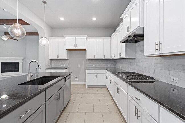 Building Photo - 113 Fair Oaks Dr