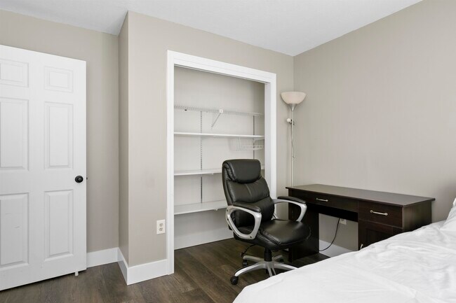 Building Photo - 1 Timberwood Dr