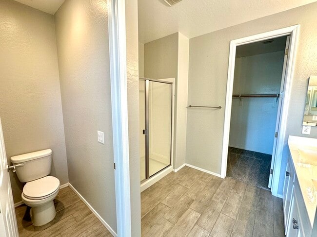 Building Photo - Fantastic 4BR/3BA Richmond American Larimar in Entrada Del Oro! Features white shaker cabinets, q...
