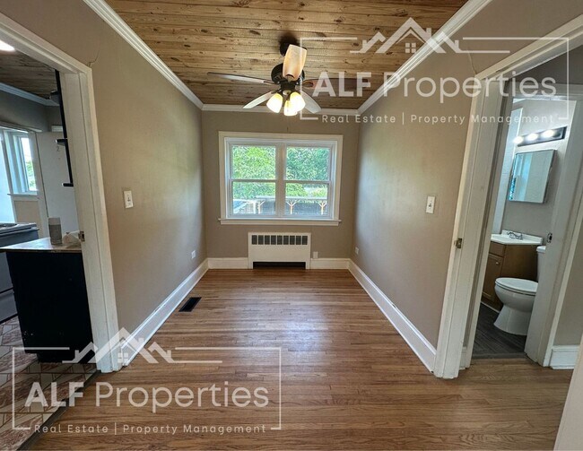 Building Photo - Renovated 2 Bedroom, 1 Bath First-Floor Apartment Available
