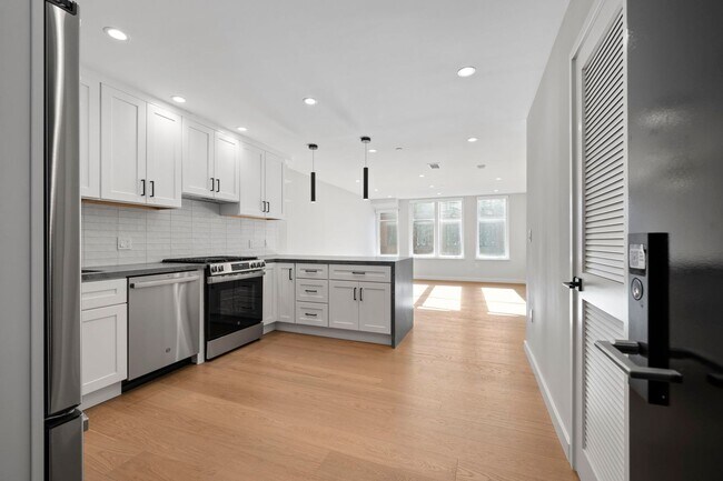 Primary Photo - 693 Sutter St