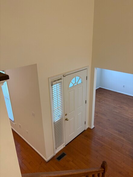 Building Photo - 14208 Greenview Dr