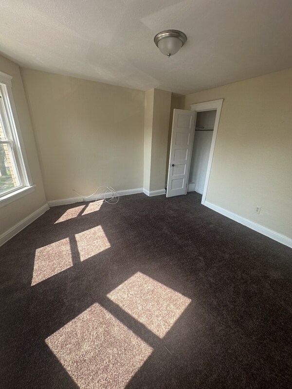 Building Photo - 1211 E 86th St