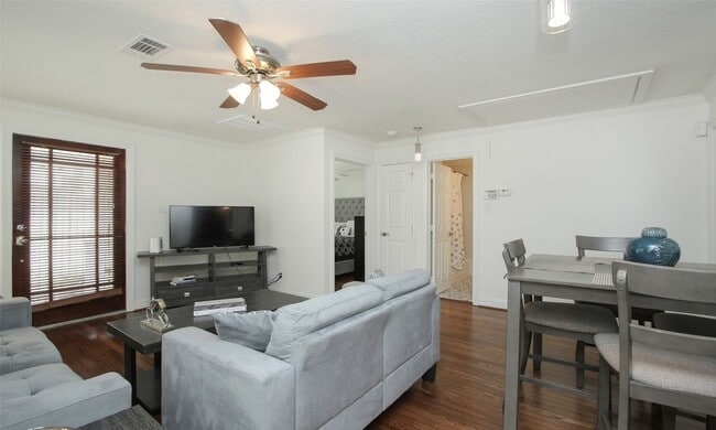 Building Photo - 4331 Marina St