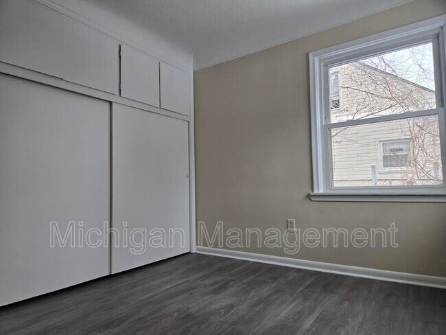 Building Photo - 6927 Janet St