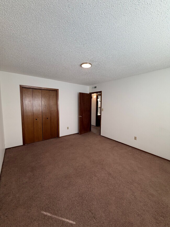 Building Photo - 213 N Acadia Ave