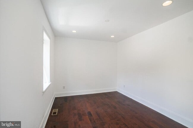 Building Photo - 1212 N 5th St