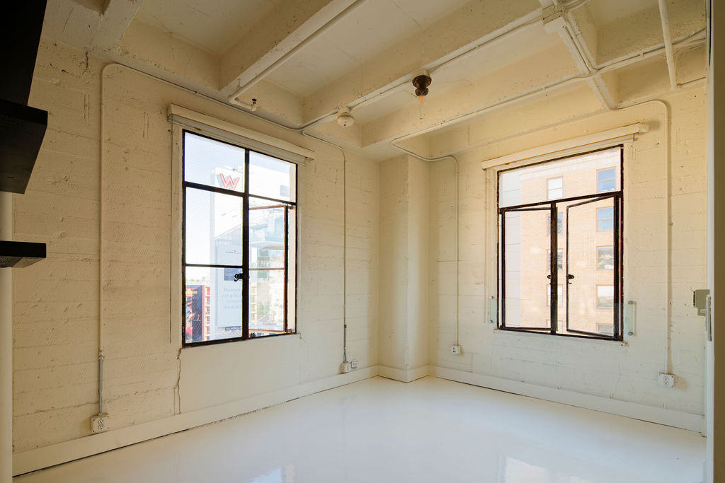 Building Photo - 6253 Hollywood Blvd