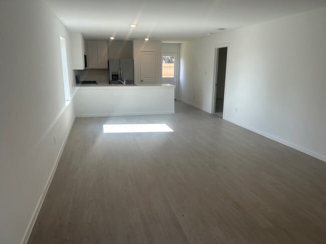 Building Photo - 18567 Autumn Hts Ln