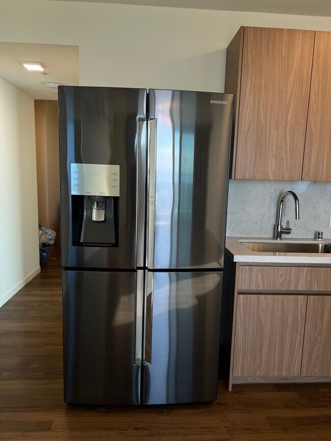 Building Photo - ** 2 BEDROOM 2 BATH** 2 covered PARKING, O...