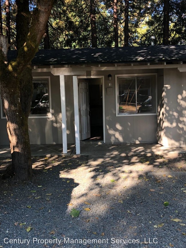 655 Rogue River Hwy 655 Rogue River Hwy Gold Hill OR 97525