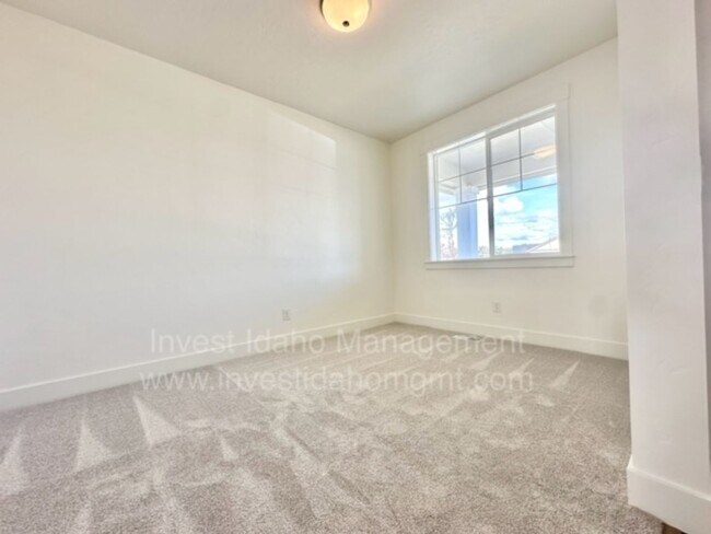 Building Photo - Beautiful 2 year old home available soon!