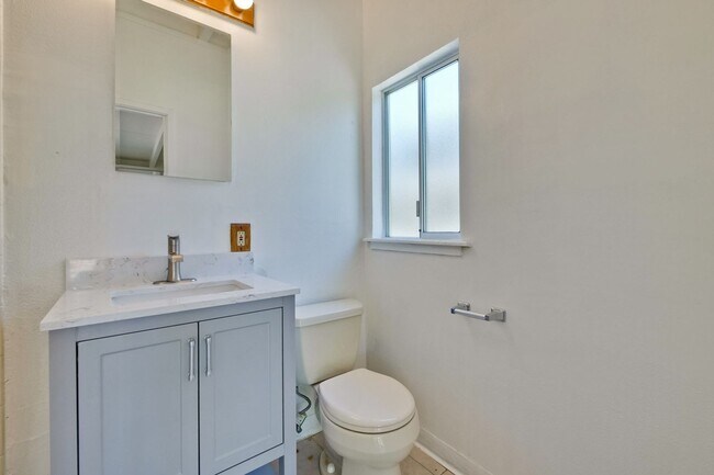 Building Photo - Lovely 3 Bedroom 2 Bath Home In Prime Santa Clara - This is a must see & Available Now!