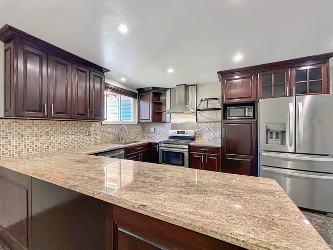 Building Photo - Beautiful 4B/2BA House in Clairemont w/ La...