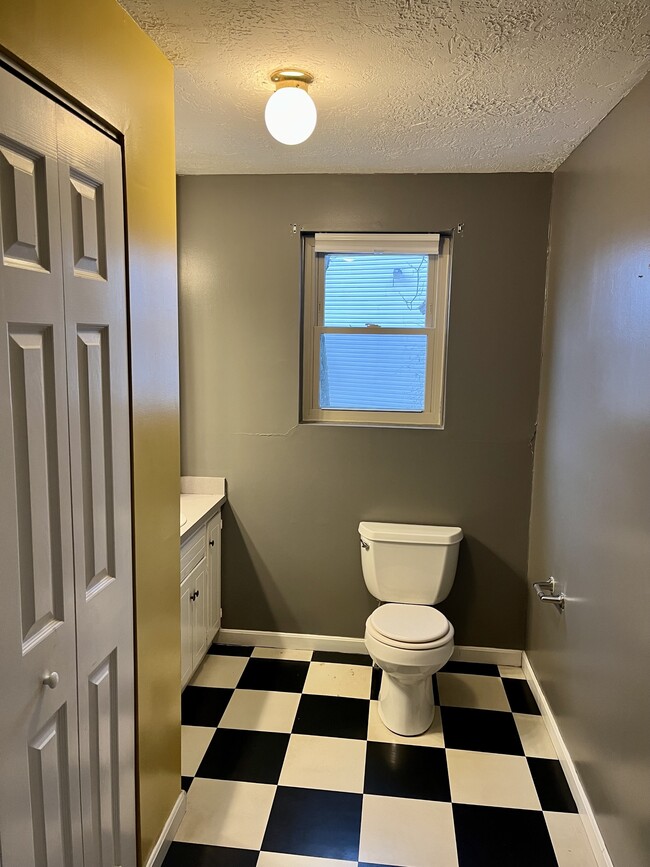 Building Photo - 2742 Walnut St