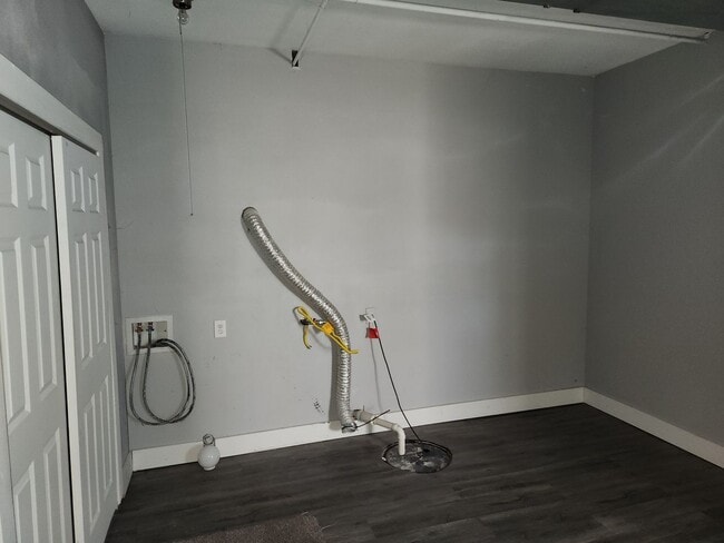 Building Photo - Beautiful 4 bed 2 bathroom house