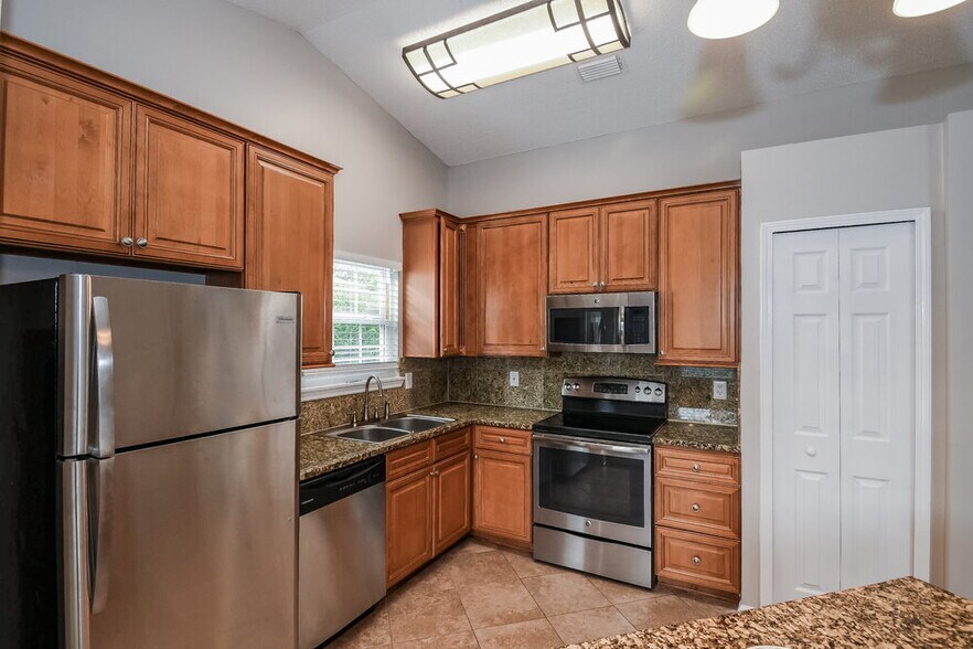Building Photo - 8544 Moss Pointe Trail N