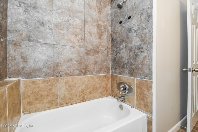 Building Photo - 6418 Ballejo Ct N