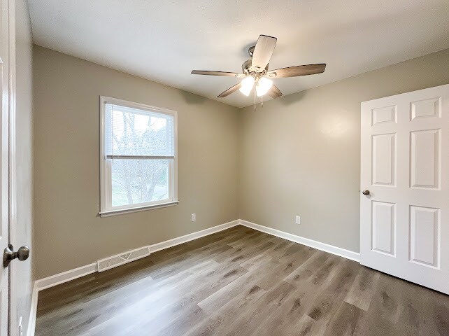 Building Photo - 3201 Spring Valley Dr