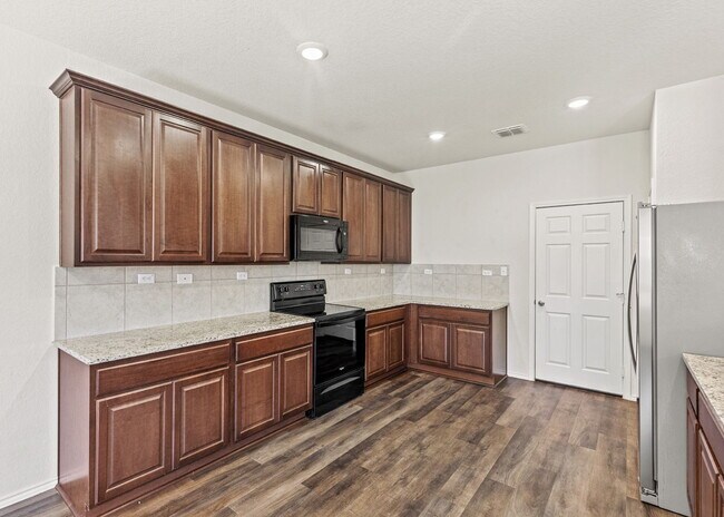 Building Photo - Welcome to your chic and spacious retreat