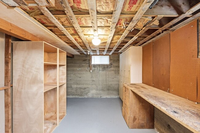 Building Photo - Charming 3-Bed, 2-Bath Bungalow in North Portland