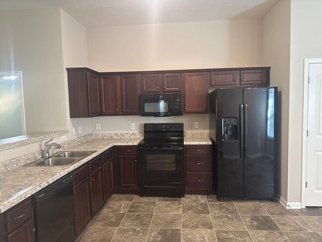 Building Photo - New 3 Bedroom 2 bath home with 2 Car Garage