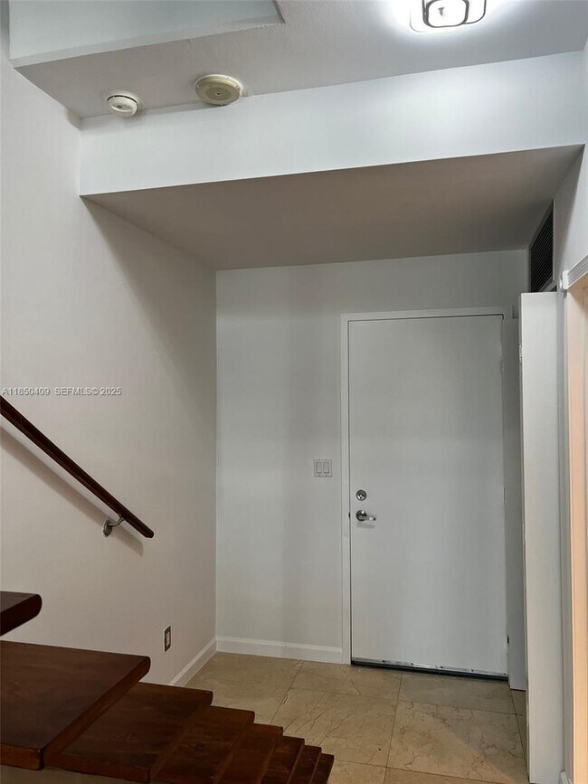 Building Photo - 690 SW 1st Ct