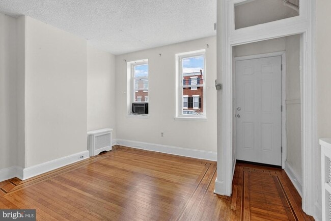 Building Photo - 2343 E Huntingdon St